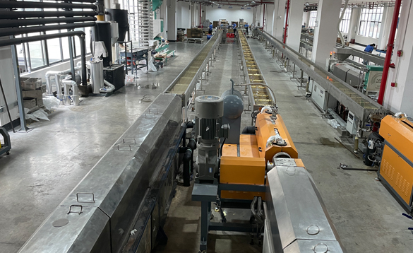 偉旺熱熔膠生產(chǎn)線(xiàn)實(shí)拍